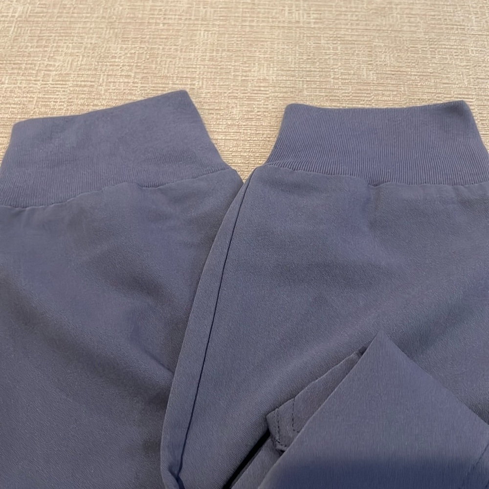 Figs Women’s Space Navy Zamora Jogger Scrub Pants, Size M - Picture 3 of 3